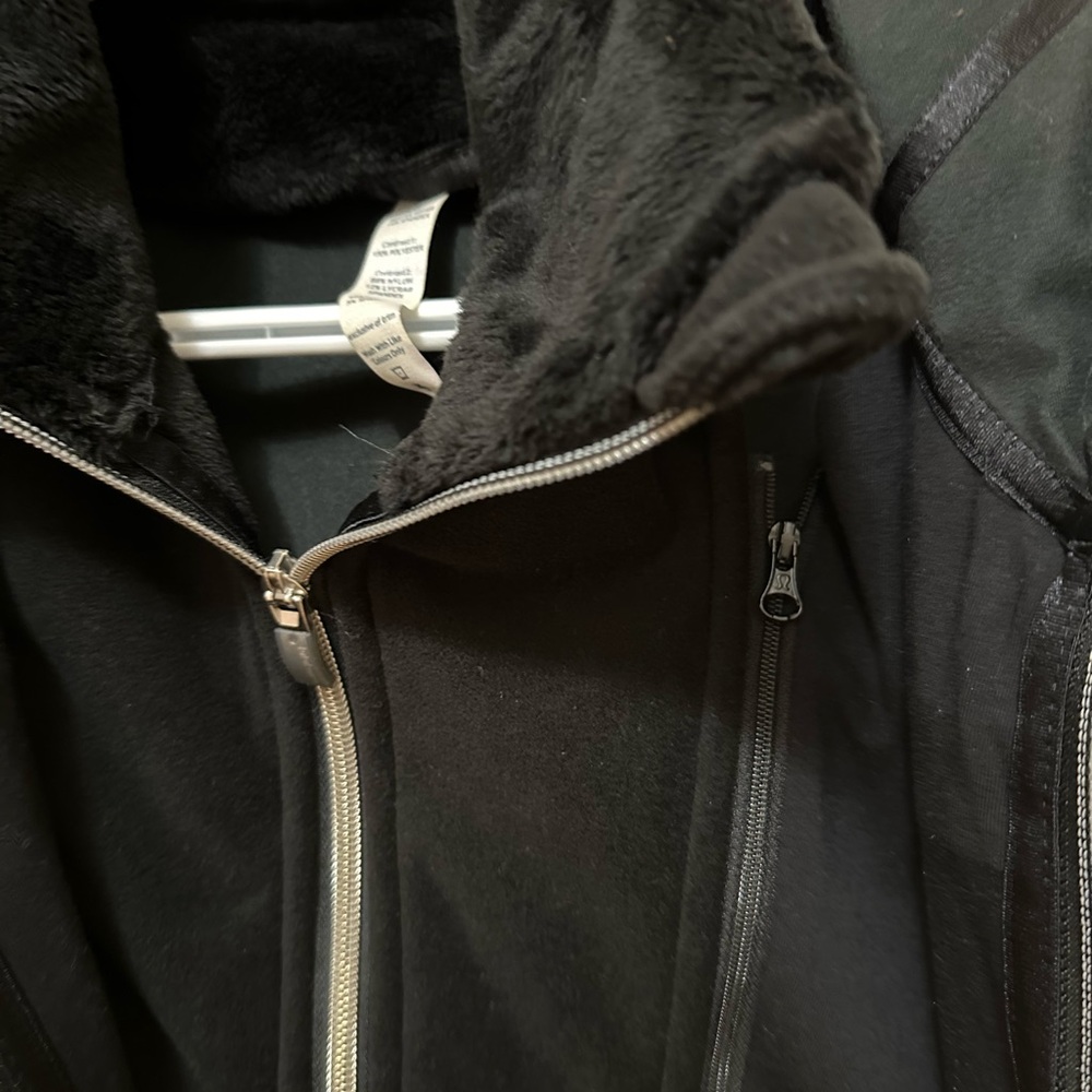 Lululemon jacket - Picture 4 of 4